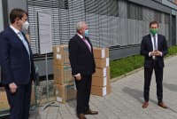 Liberecký kraj a Sasko si pomáhají v boji s koronavirem. Obdarovaly se zásilkami ochranných pomůcek